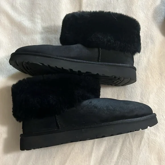 Ladies, black suede UGG ankle booties - Picture 5 of 5